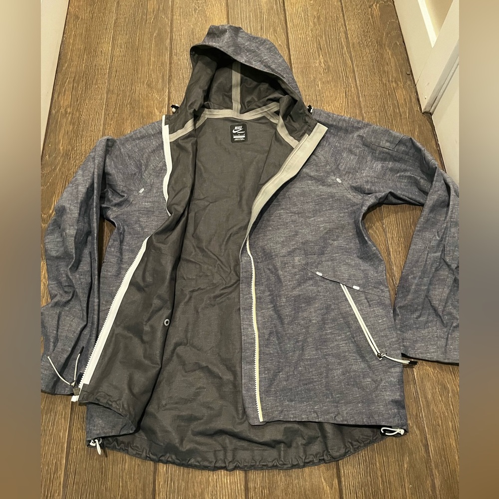 Nike NSW Rain Jacket Shell RARE - Picture 2 of 5